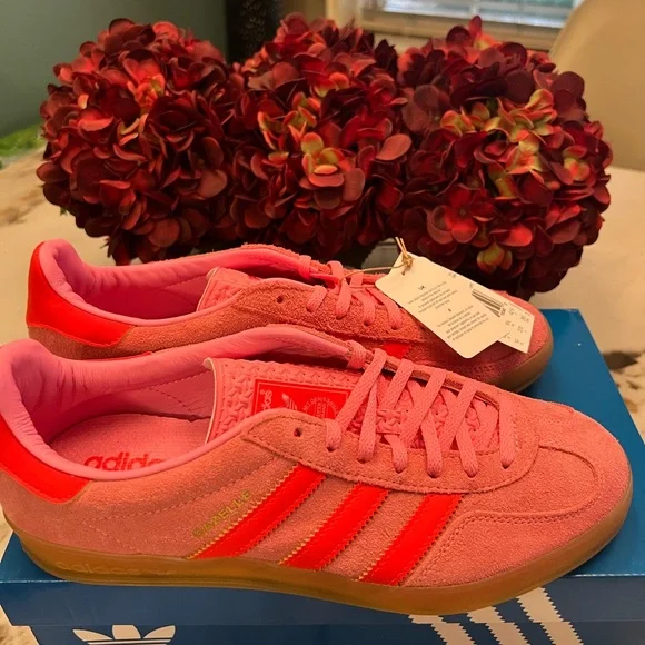 adidas Womens Gazelle Indoor Retro Sneaker Suede Beam Pink/Solar Red/Gum size 11 - Picture 2 of 5